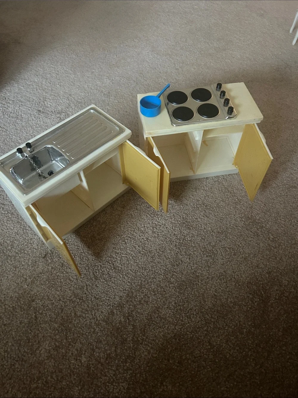 Vintage Marx Sindy Kitchen Sink #1246 & Stove Range #1238 1970s
